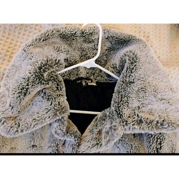 Soft Gray Large Faux Fur Snap Up Jacket.Baggy. Hip Hop. NYC. Trendy. 90s. Y2K. - Picture 13 of 13